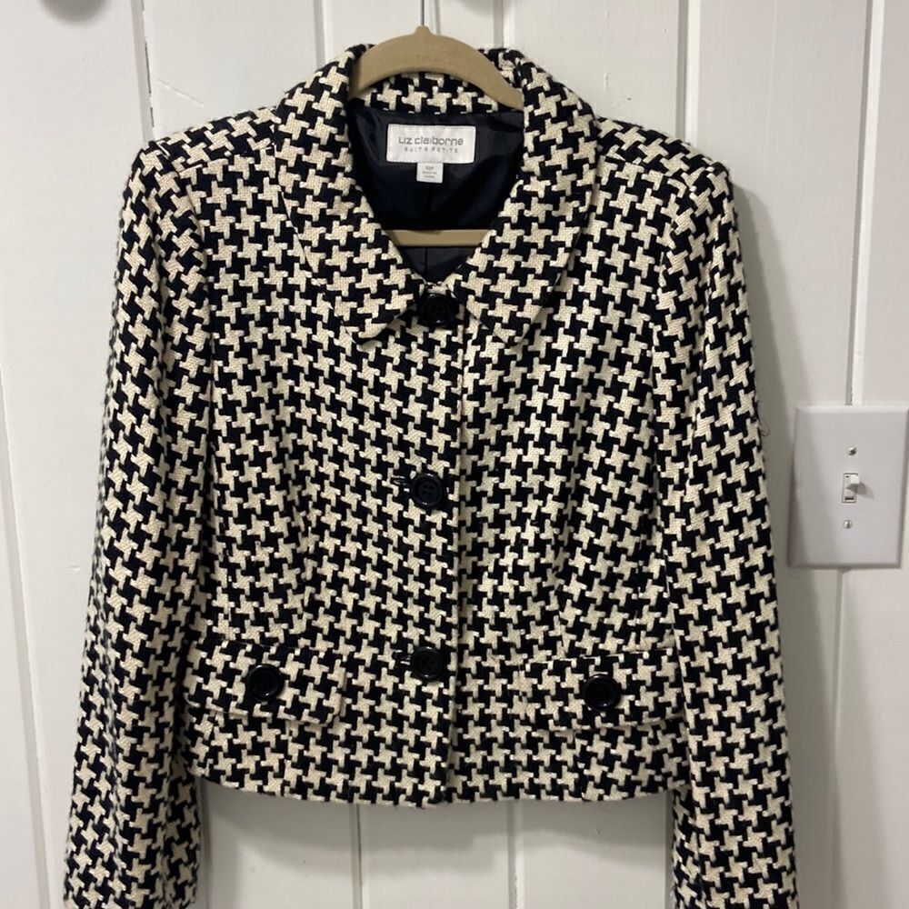 Liz Claiborne jacket size 12 P‎